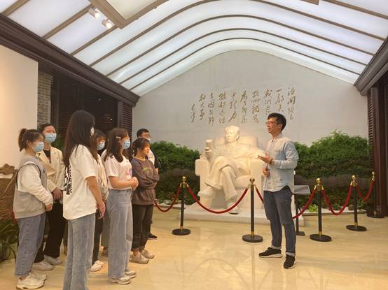说明: E:\9001cc金沙重要获奖\照片素材\2、“法学+宪法”\五四宪法讲解.jpg