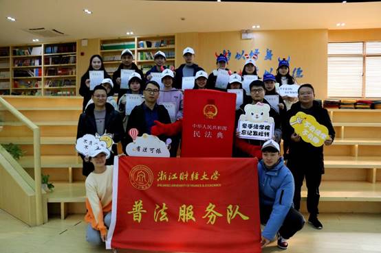 说明: E:\9001cc金沙重要获奖\照片素材\1、“保驾护航”普法宣传照片\2020年11月赴月雅河小学开展普法志愿服务活动.jpg